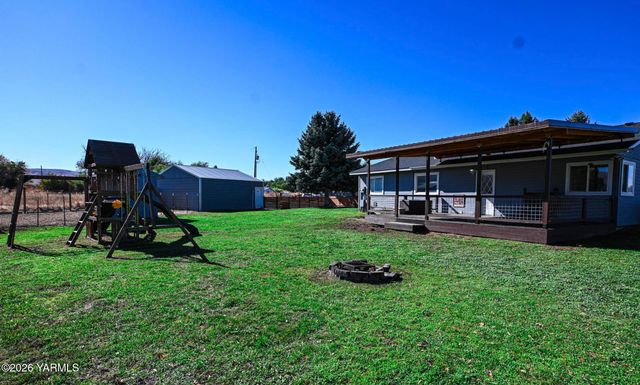 9621 Meadowbrook Rd, Yakima, WA 98903