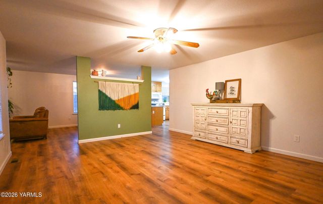 9621 Meadowbrook Rd, Yakima, WA 98903