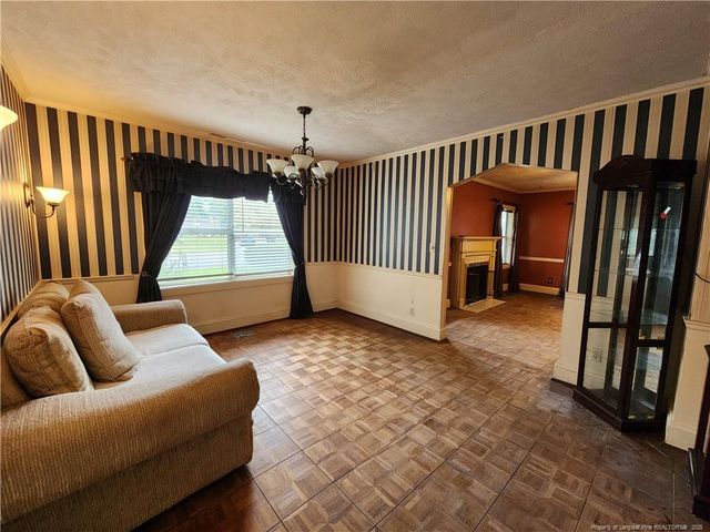 140 W Circle Court, Fayetteville, NC 28301