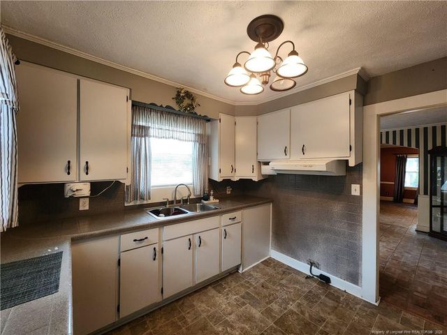 140 W Circle Court, Fayetteville, NC 28301