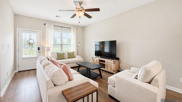7631 W Pelican Lakes Ave, Baton Rouge, LA 70820