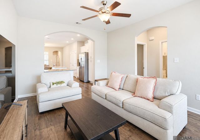 7631 W Pelican Lakes Ave, Baton Rouge, LA 70820