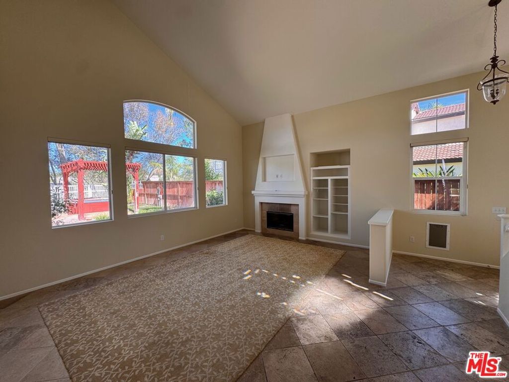 Image 7 of property listing at 43740 Calabro Street, Temecula, CA 92592