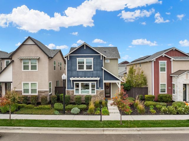 2709 N Cove Dr, Sacramento, CA 95833