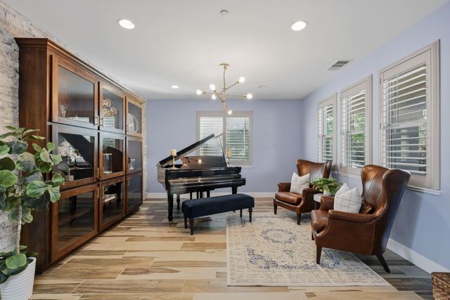 1607 Redmond Dr, Rocklin, CA 95765