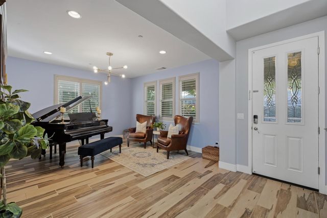 1607 Redmond Dr, Rocklin, CA 95765