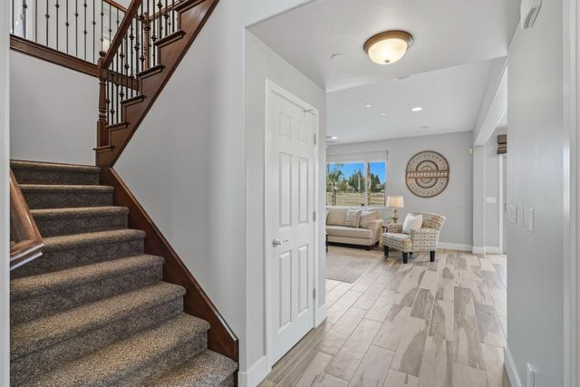 1607 Redmond Dr, Rocklin, CA 95765