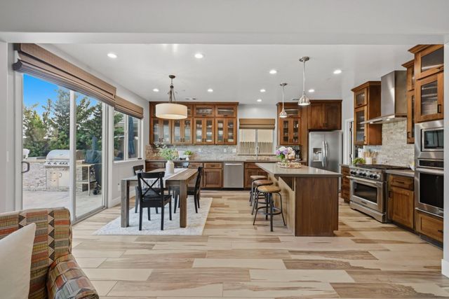 1607 Redmond Dr, Rocklin, CA 95765