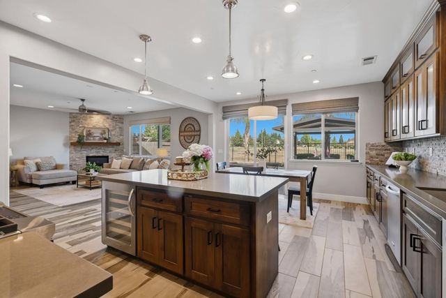 1607 Redmond Dr, Rocklin, CA 95765