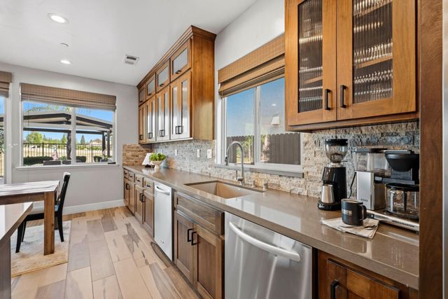 1607 Redmond Dr, Rocklin, CA 95765