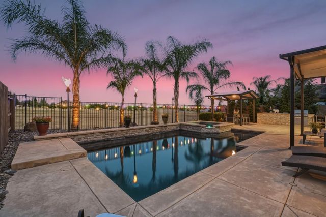 1607 Redmond Dr, Rocklin, CA 95765