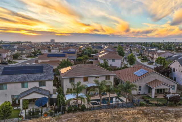 1607 Redmond Dr, Rocklin, CA 95765
