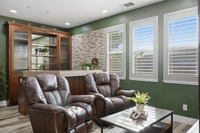 1607 Redmond Dr, Rocklin, CA 95765