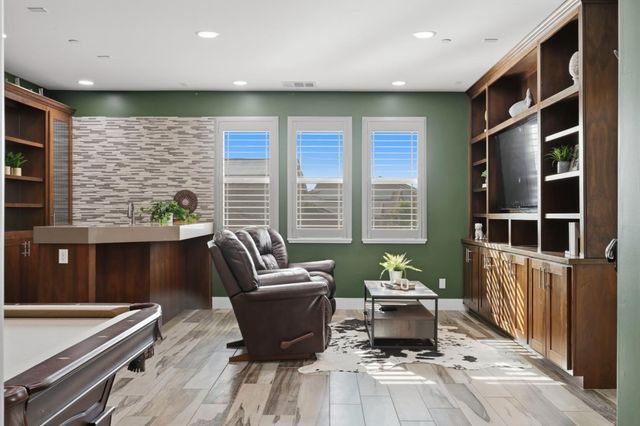 1607 Redmond Dr, Rocklin, CA 95765
