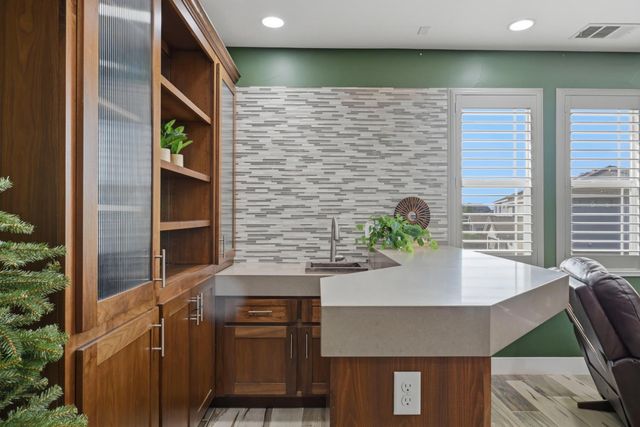 1607 Redmond Dr, Rocklin, CA 95765