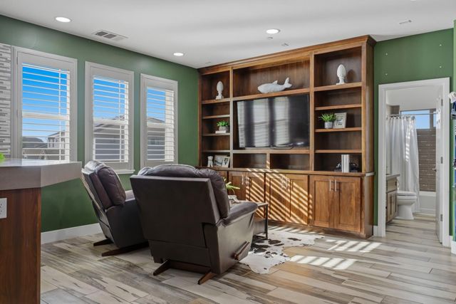 1607 Redmond Dr, Rocklin, CA 95765