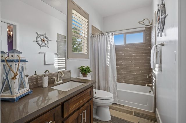 1607 Redmond Dr, Rocklin, CA 95765