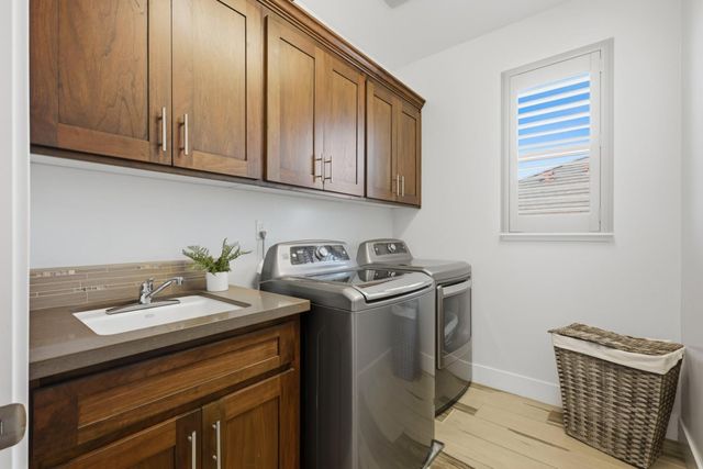 1607 Redmond Dr, Rocklin, CA 95765