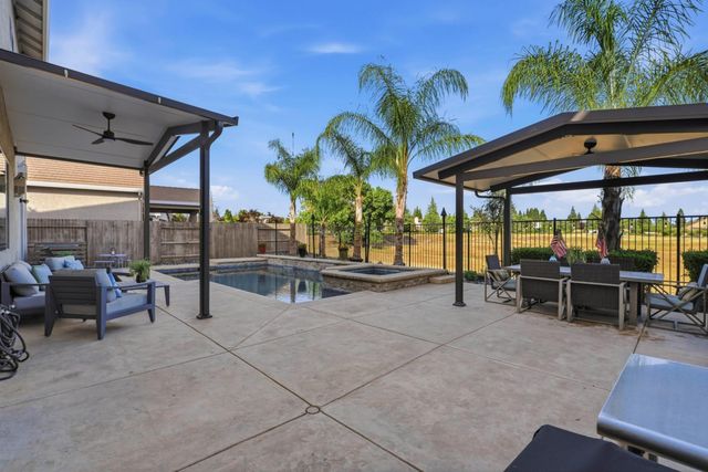 1607 Redmond Dr, Rocklin, CA 95765