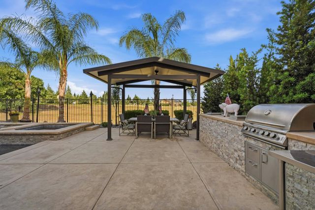 1607 Redmond Dr, Rocklin, CA 95765