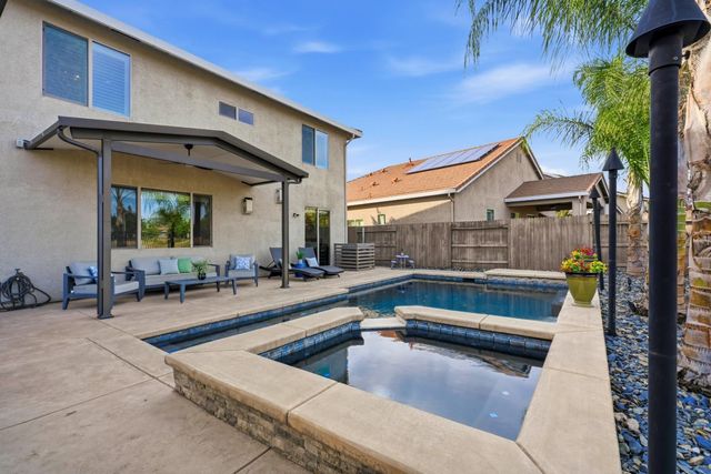 1607 Redmond Dr, Rocklin, CA 95765