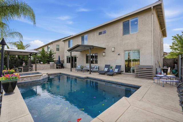 1607 Redmond Dr, Rocklin, CA 95765
