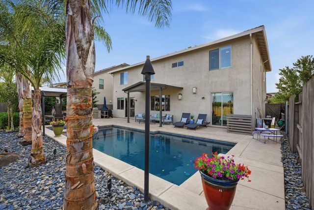 1607 Redmond Dr, Rocklin, CA 95765