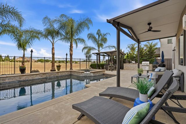 1607 Redmond Dr, Rocklin, CA 95765