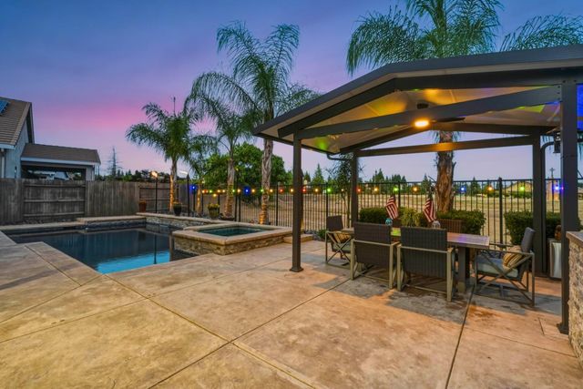1607 Redmond Dr, Rocklin, CA 95765