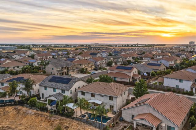 1607 Redmond Dr, Rocklin, CA 95765