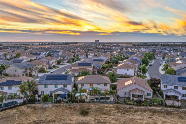 1607 Redmond Dr, Rocklin, CA 95765