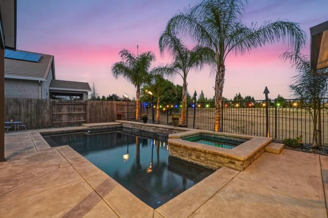 1607 Redmond Dr, Rocklin, CA 95765