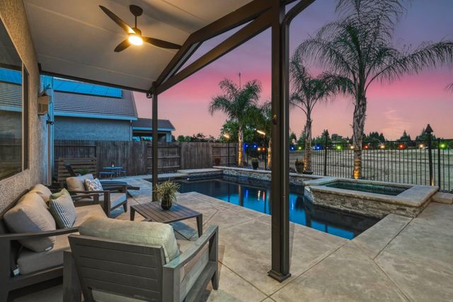 1607 Redmond Dr, Rocklin, CA 95765