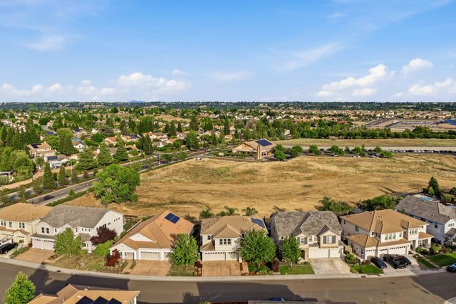 1607 Redmond Dr, Rocklin, CA 95765