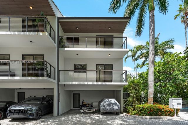 3560 W Fairview Street, Miami, FL 33133