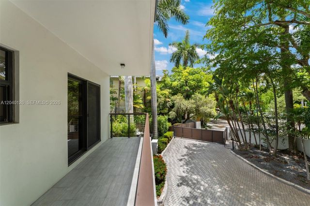 3560 W Fairview Street, Miami, FL 33133