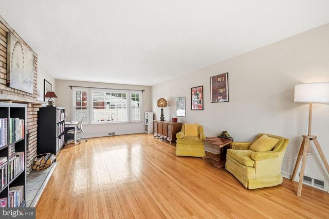 3 SAINT DAVIDS RD, Cherry Hill, NJ 08002