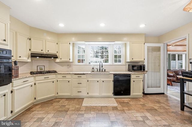 3 SAINT DAVIDS RD, Cherry Hill, NJ 08002