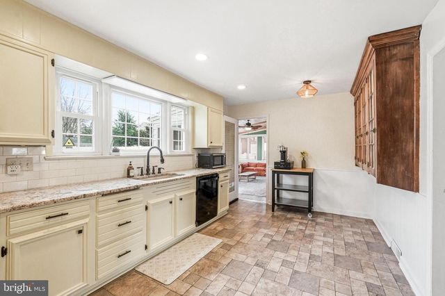 3 SAINT DAVIDS RD, Cherry Hill, NJ 08002