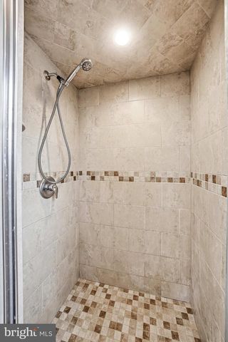 3 SAINT DAVIDS RD, Cherry Hill, NJ 08002