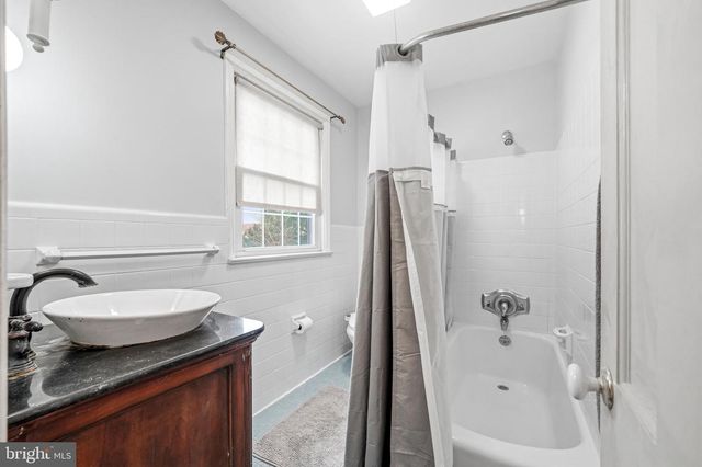 3 SAINT DAVIDS RD, Cherry Hill, NJ 08002