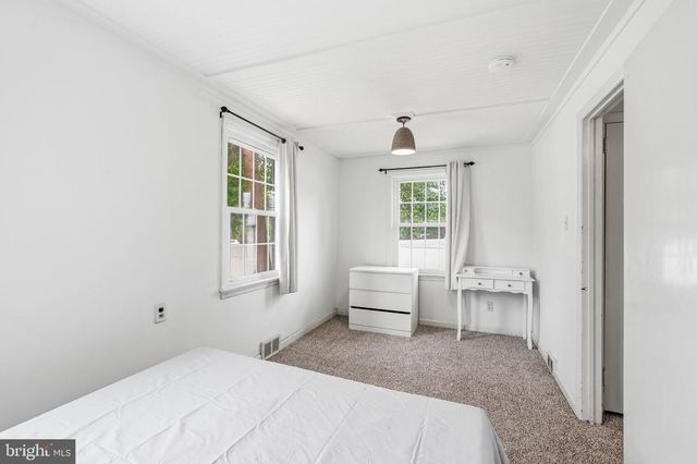 3 SAINT DAVIDS RD, Cherry Hill, NJ 08002