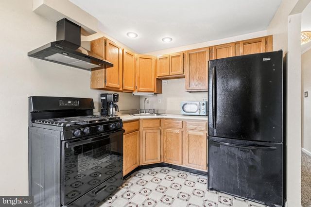 3 SAINT DAVIDS RD, Cherry Hill, NJ 08002