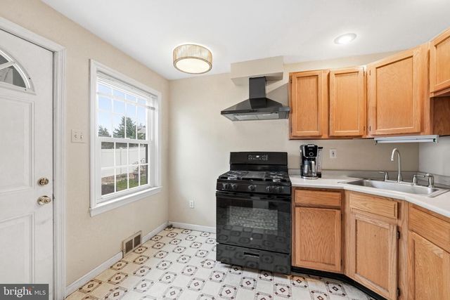 3 SAINT DAVIDS RD, Cherry Hill, NJ 08002