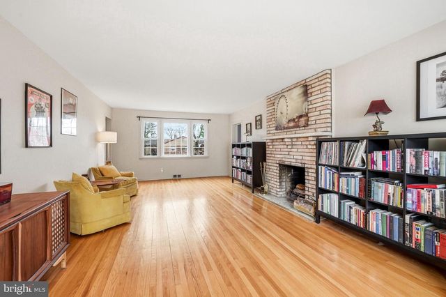 3 SAINT DAVIDS RD, Cherry Hill, NJ 08002