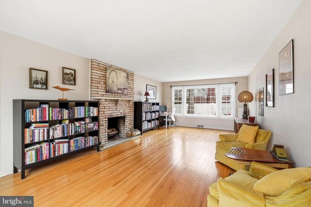 3 SAINT DAVIDS RD, Cherry Hill, NJ 08002