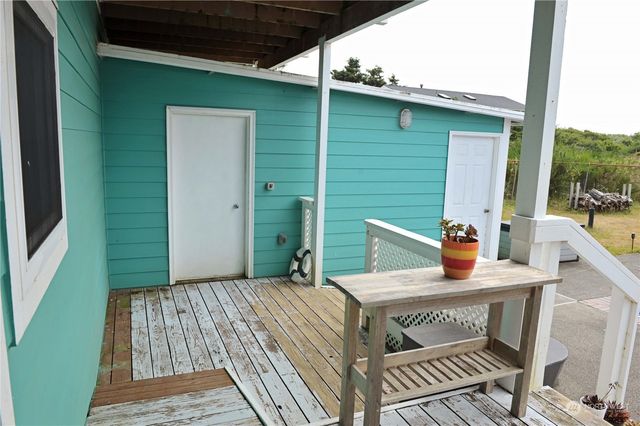 381 Ocean Shores Boulevard NW, Ocean Shores, WA 98569