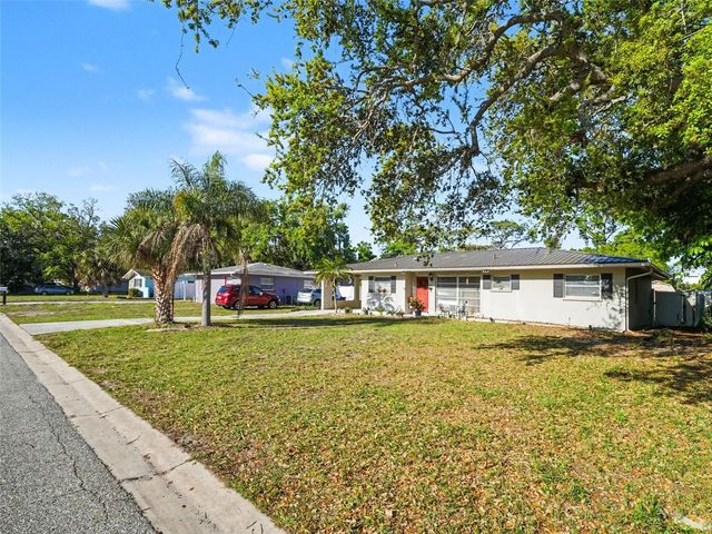 2737 JAY PLACE 4, Sarasota, FL 34235