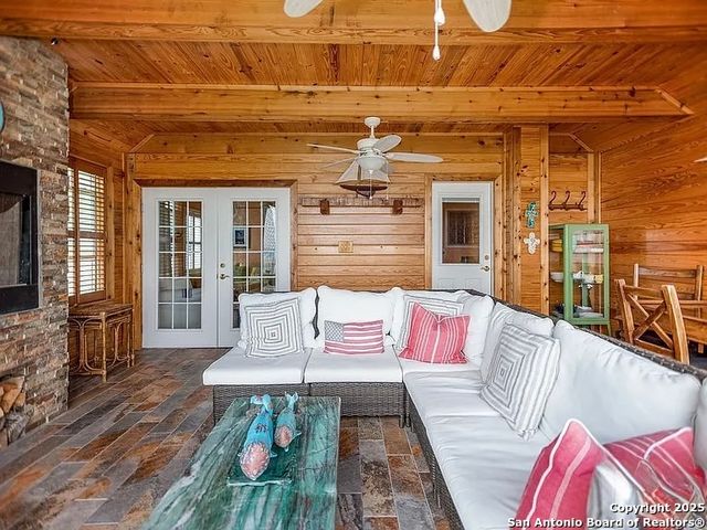 112 Wedig, Port Lavaca, TX 77979