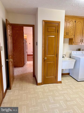 5165 GREENVILLAGE ROAD, Chambersburg, PA 17202